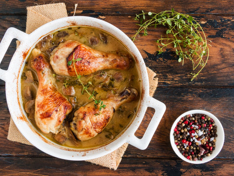 Chicken drumsticks with pepper and brandy sauce