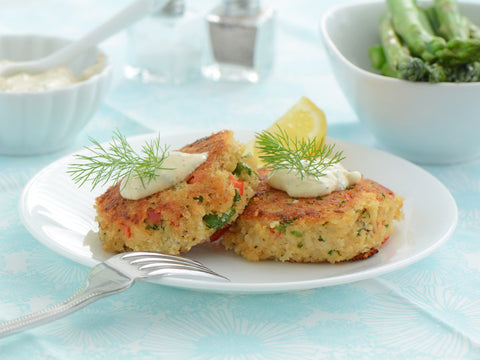 Traditional crab cake with lemon mayonnaise