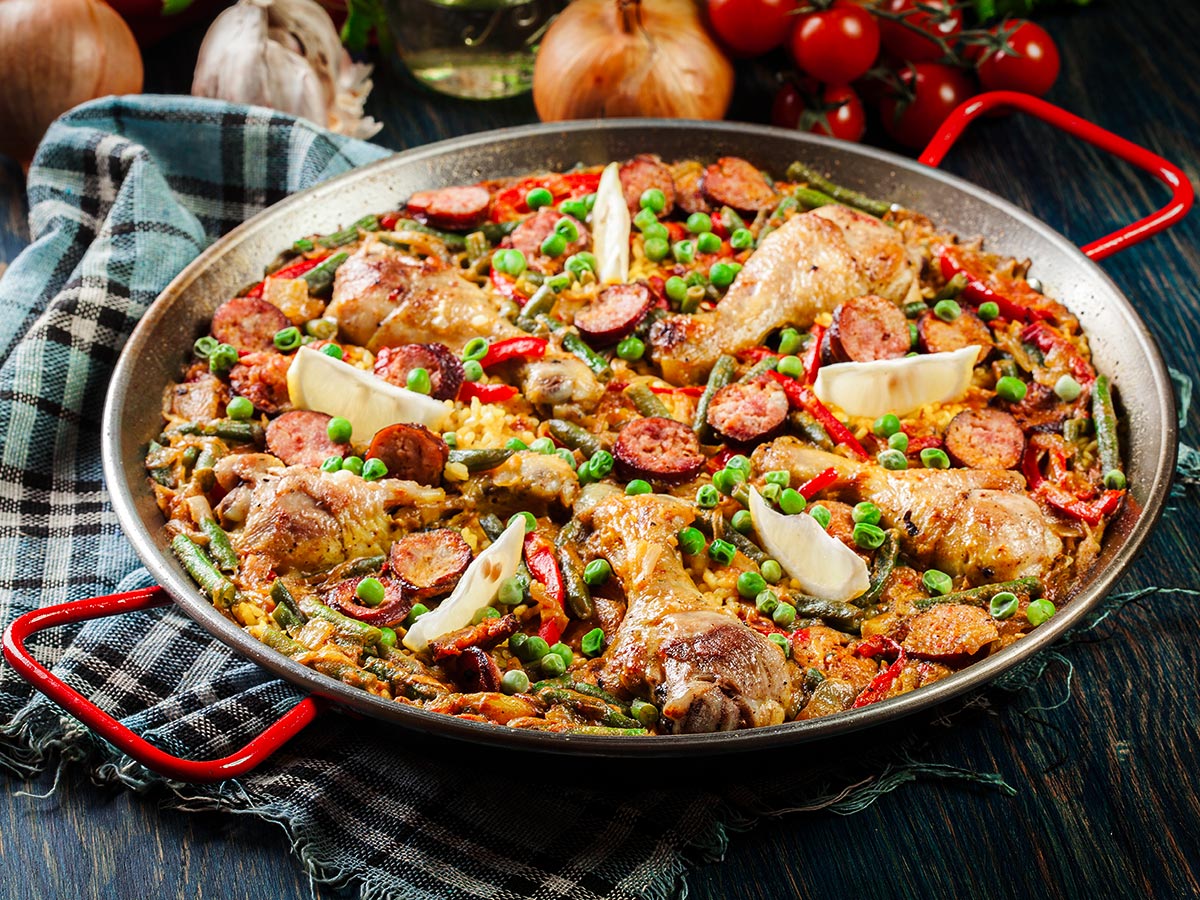 Paella with chorizo and chicken drumsticks La Boite du Chef