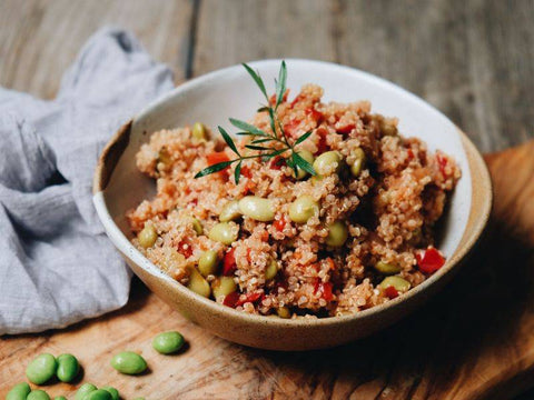 Salade de quinoa aux légumes méditerranéens à l'huile d'olive